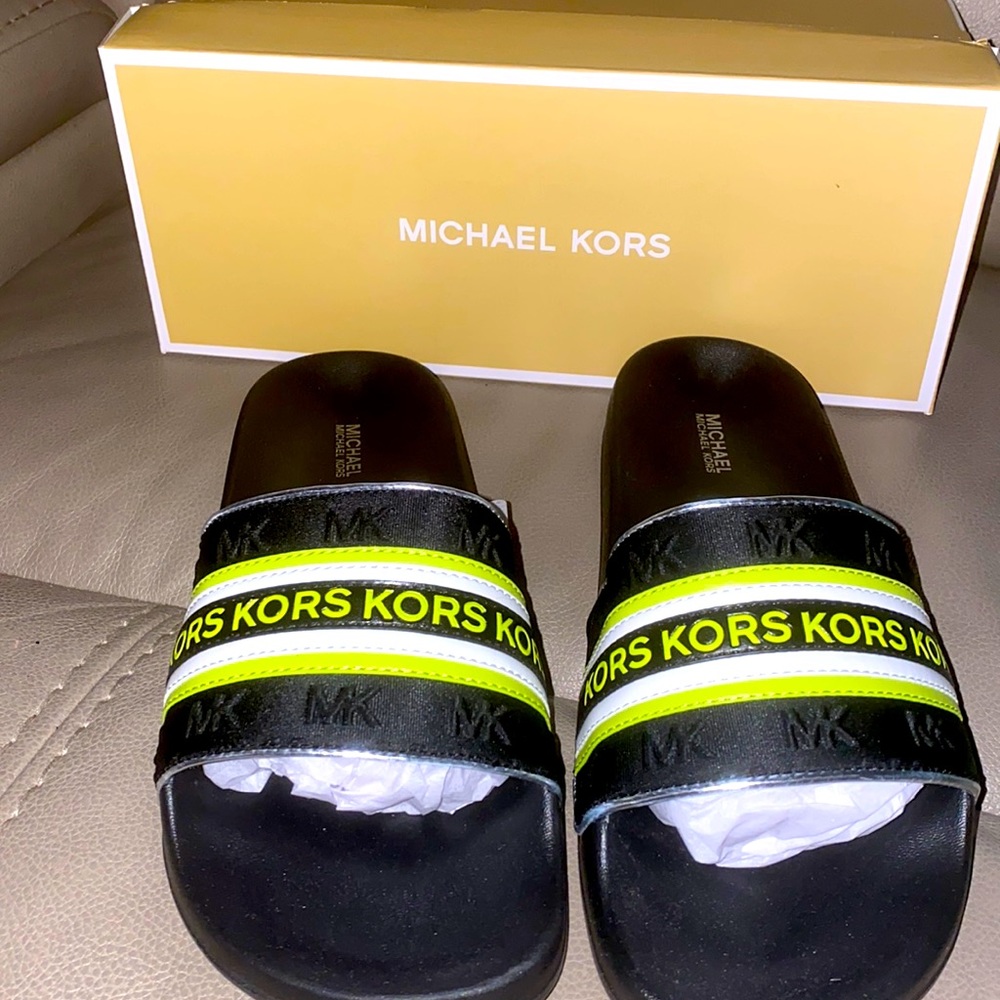 Michael Kors Gilmore slides size 9 *NWT - Picture 4 of 6